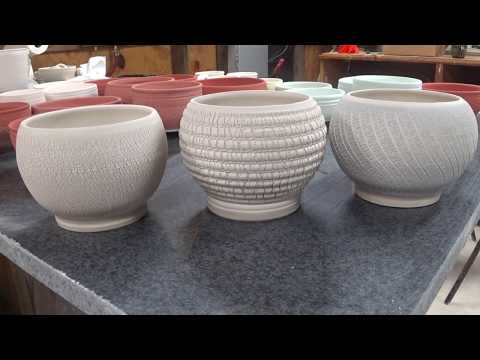 Using Sodium Silicate to Create Crackle Texture on Pottery