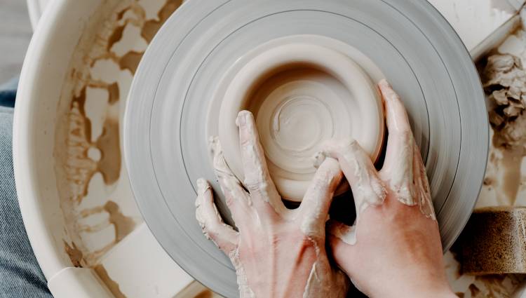 Which Direction Should A Pottery Wheel Turn?