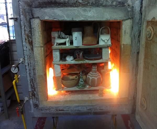 Reduction firing in a gas kiln