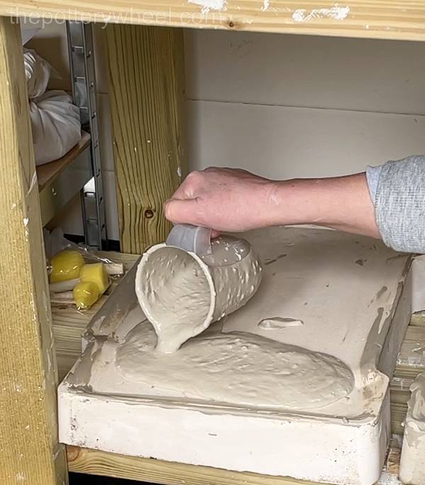 Transferring clay slurry to plaster bat