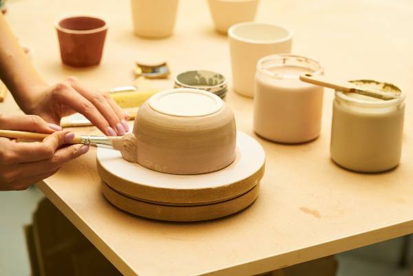 brushing pottery glaze