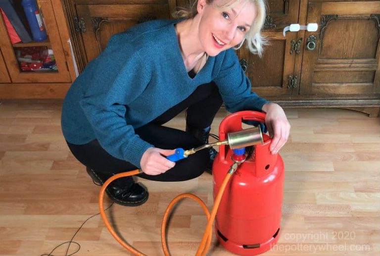 How to Attach a Burner Torch to a Propane Tank for a Raku Kiln