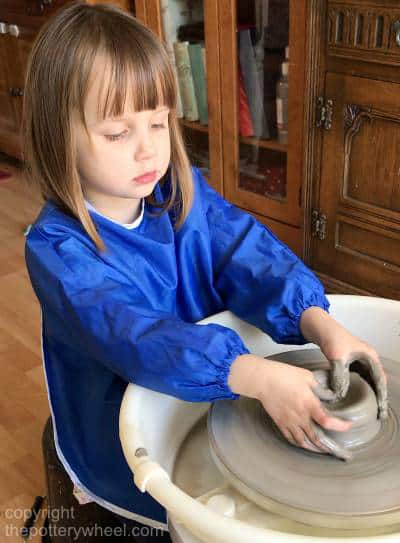 NATIONAL GEOGRAPHIC Pottery Wheel for Kids – Complete Kit for Beginners,  Plug-In Motor, 2 lbs. Air Dry Clay, Sculpting Clay Tools, Apron, Patented