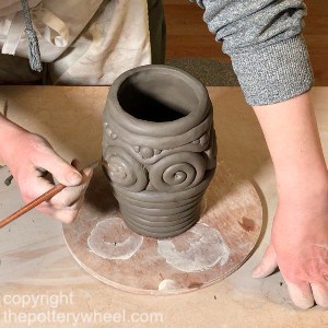 Hand Building vs Wheel Throwing: Learn How to Make Pottery