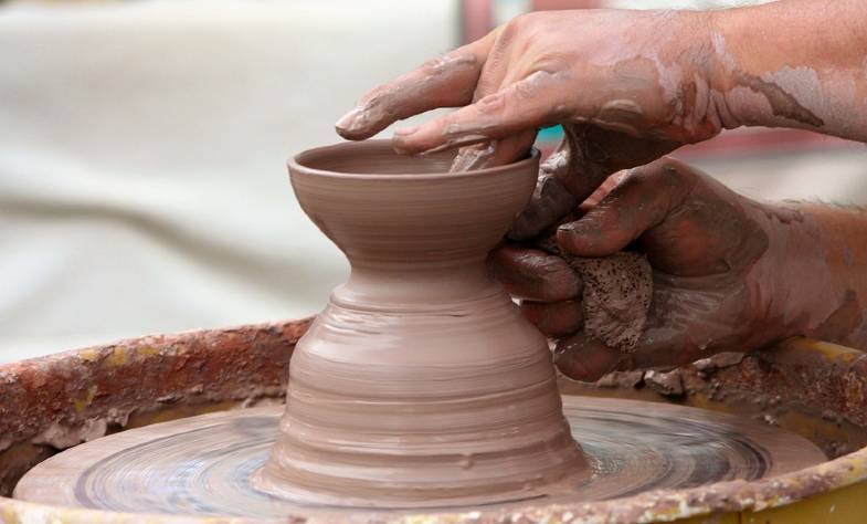 what is pottery clay made of
