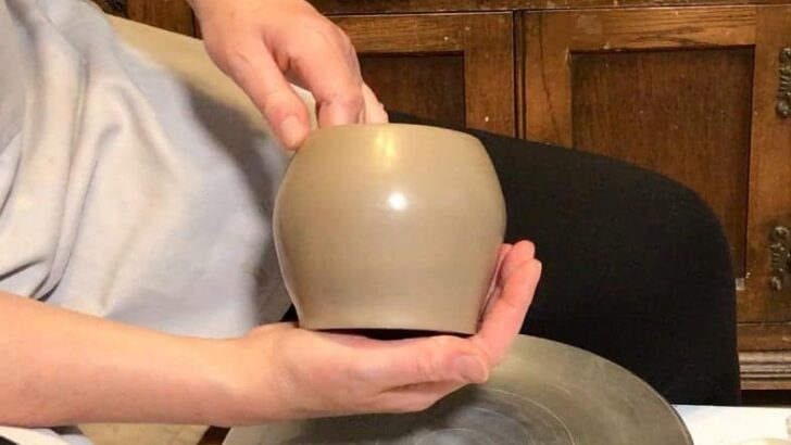 Burnishing Clay – 3 Ways of Burnishing Pottery to Perfection