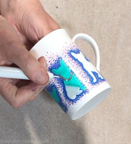 painting mugs with a stencil