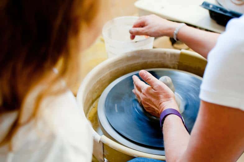 how does a pottery wheel work