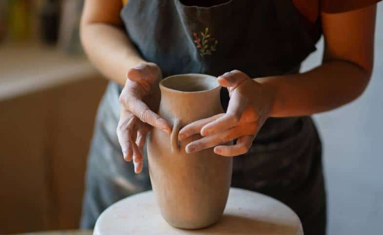 Hand Building vs Wheel Throwing: Learn How to Make Pottery