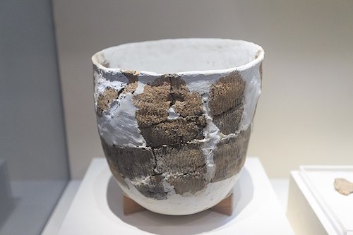 From scars to wholeness: Exploring the significance of Kintsugi as a  narrative of life