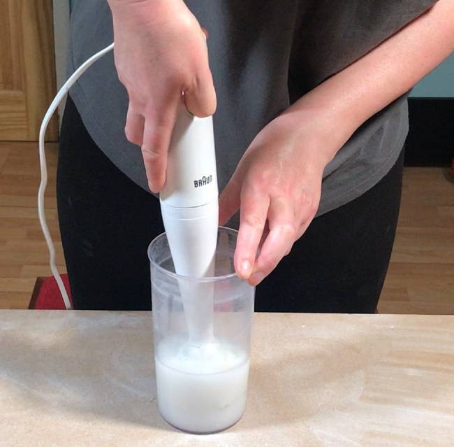 blending the vinegar and paper