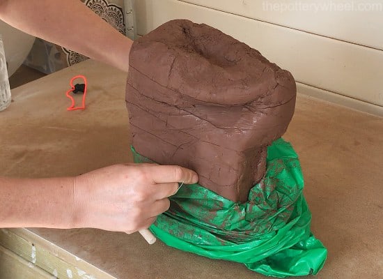 Slicing clay to store it in a moist state