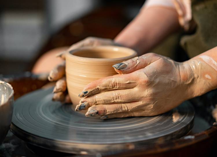 Making pottery with long nails