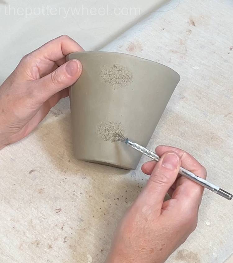 scoring into the side of the wide rim slab mug