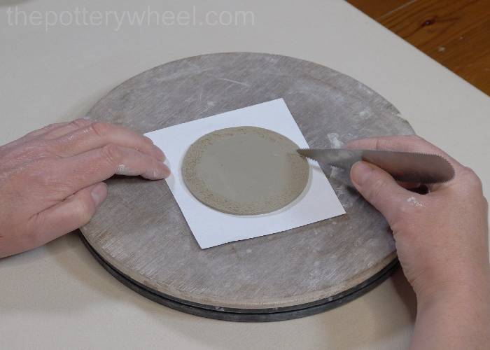 scoring the edge of the base of the mug