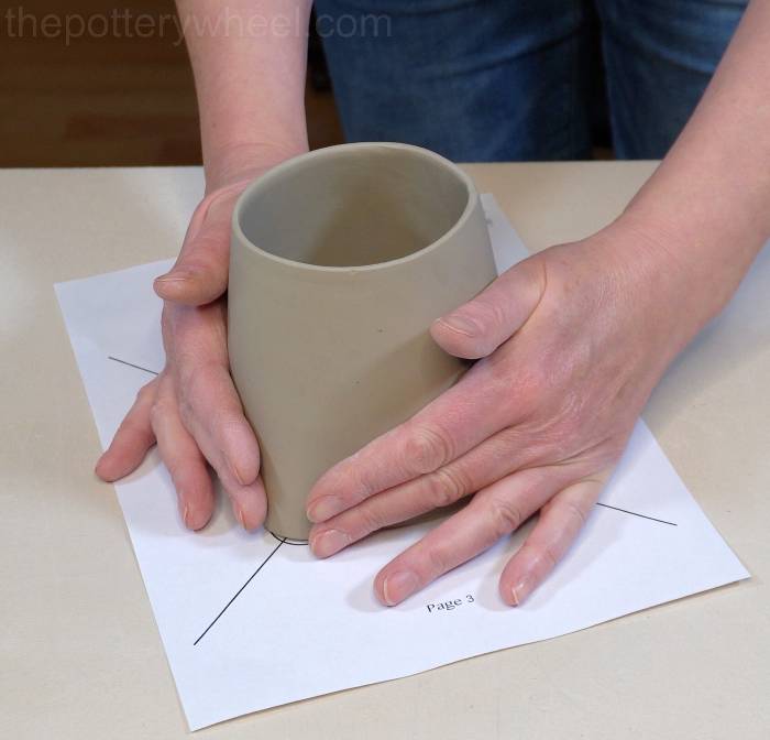 shaping the corner of the square bottomed slab mug