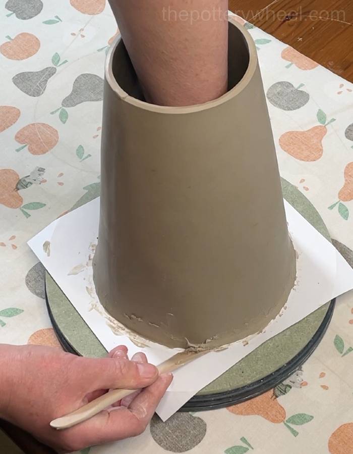 Blending the base onto the flower jug vase