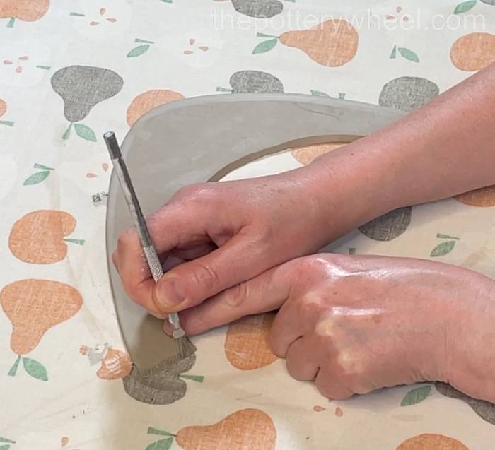 scoring the short edge of the flower jug rim