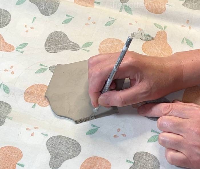 scoring the bevelled edges of the spout