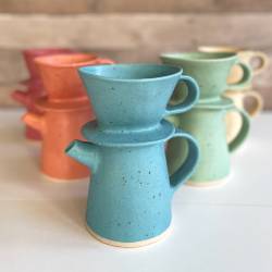 Making a pour-over coffee dripper