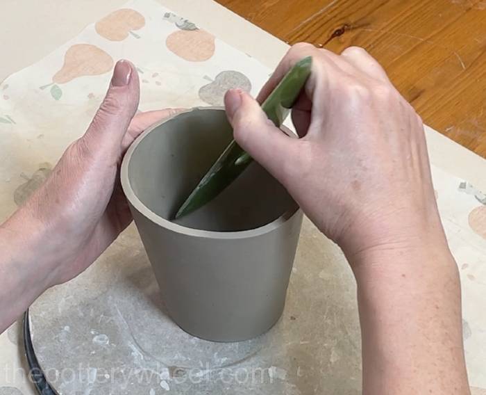 Smoothing the seam with a platter tool