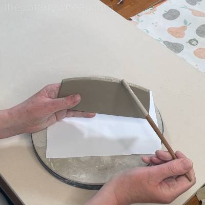 Applying slip to the edge of the side slab