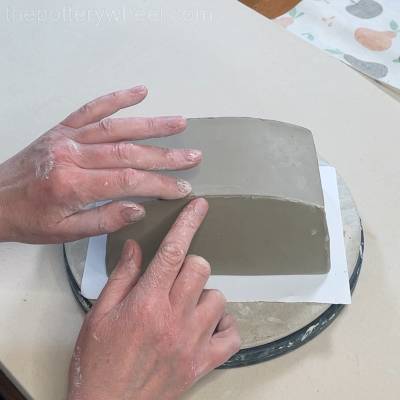 Pressing the edges of the butter dish together
