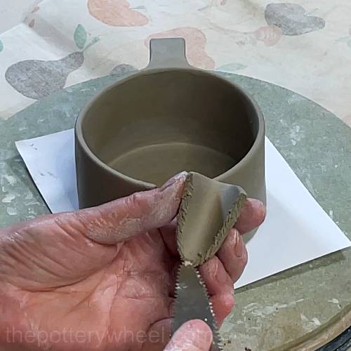 Scoring the spout